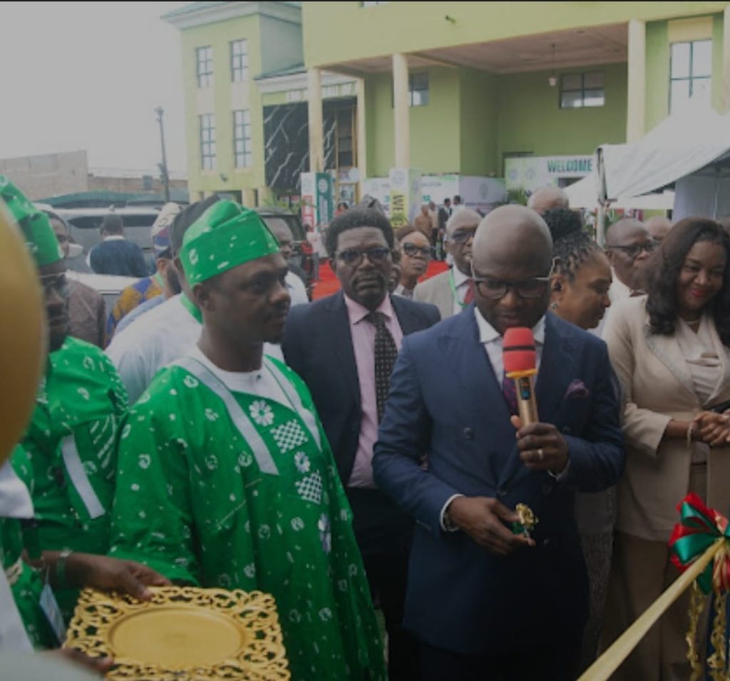Deputy Governor Dennis Idahosa commissioning the Dr Philip Ugbodaga Medical Library and ICT Hub in Benin City